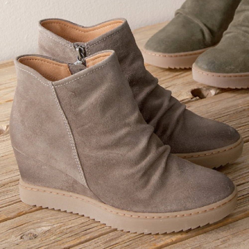 Sofft Siri Ruched Slouch Wedge Ankle Boots in Taupe Women’s Size 11